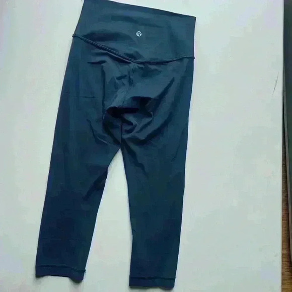 Lululemon Wunder Under blue denim washed deep blue nulux cropped color size 4